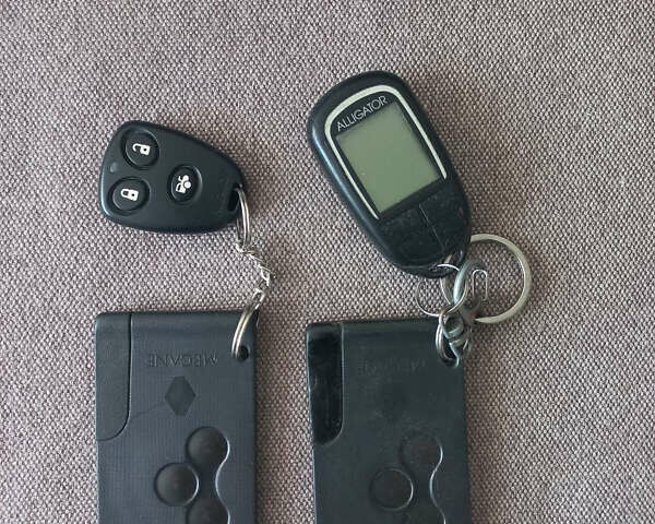 Серый Рено Меган, объемом двигателя 1.6 л и пробегом 207 тыс. км за 4900 $, фото 11 на Automoto.ua