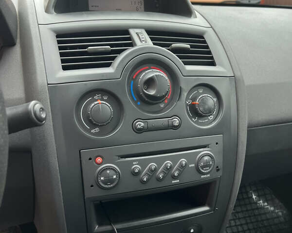 Серый Рено Меган, объемом двигателя 1.6 л и пробегом 176 тыс. км за 5200 $, фото 10 на Automoto.ua