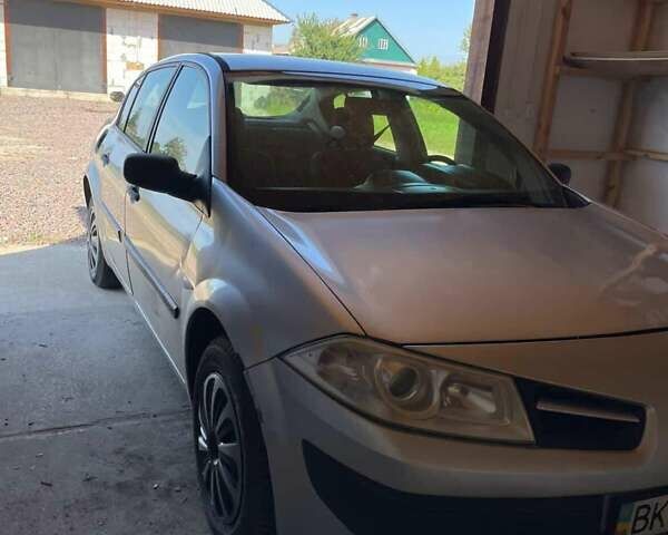 Серый Рено Меган, объемом двигателя 1.4 л и пробегом 217 тыс. км за 2900 $, фото 1 на Automoto.ua