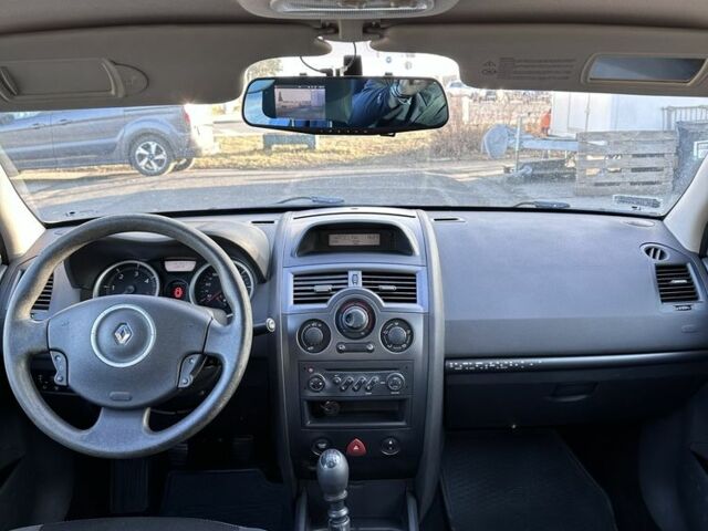 Серый Рено Меган, объемом двигателя 1.5 л и пробегом 270 тыс. км за 2900 $, фото 11 на Automoto.ua