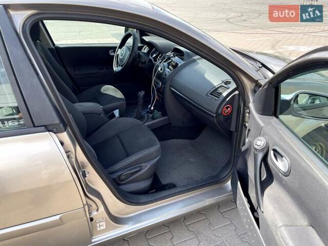 Серый Рено Меган, объемом двигателя 1.6 л и пробегом 258 тыс. км за 4100 $, фото 5 на Automoto.ua