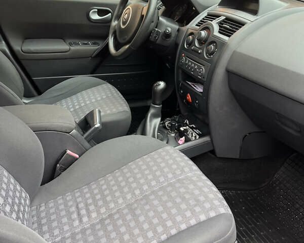 Серый Рено Меган, объемом двигателя 1.6 л и пробегом 176 тыс. км за 5200 $, фото 12 на Automoto.ua