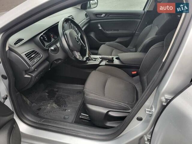 Серый Рено Меган, объемом двигателя 1.6 л и пробегом 134 тыс. км за 12000 $, фото 2 на Automoto.ua