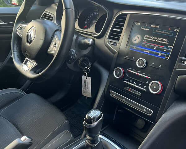 Серый Рено Меган, объемом двигателя 1.46 л и пробегом 135 тыс. км за 12500 $, фото 30 на Automoto.ua