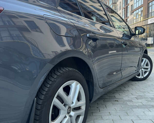 Серый Рено Меган, объемом двигателя 1.46 л и пробегом 135 тыс. км за 12500 $, фото 8 на Automoto.ua