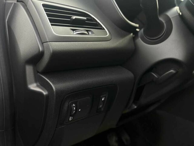 Серый Рено Меган, объемом двигателя 1.6 л и пробегом 67 тыс. км за 13800 $, фото 12 на Automoto.ua