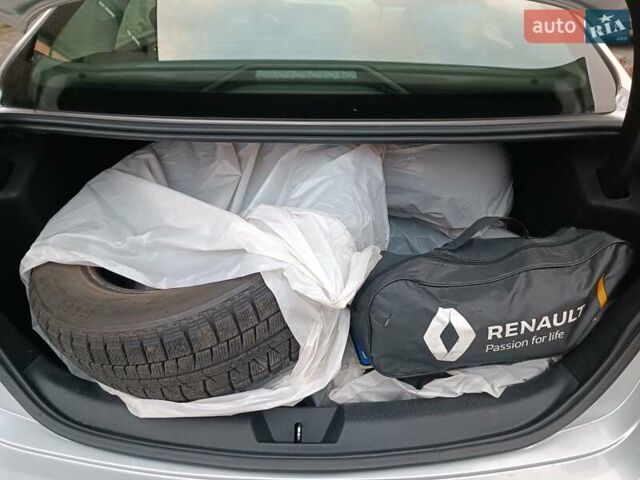 Серый Рено Меган, объемом двигателя 1.6 л и пробегом 46 тыс. км за 15800 $, фото 23 на Automoto.ua