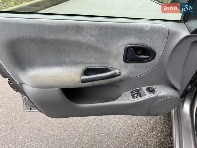 Сірий Рено Меган, об'ємом двигуна 1.87 л та пробігом 459 тис. км за 2100 $, фото 9 на Automoto.ua