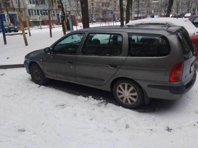 Серый Рено Меган, объемом двигателя 0 л и пробегом 380 тыс. км за 1000 $, фото 1 на Automoto.ua