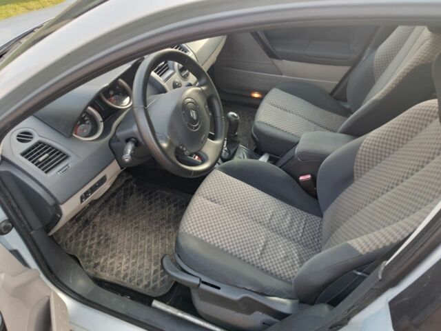 Серый Рено Меган, объемом двигателя 1.6 л и пробегом 235 тыс. км за 3844 $, фото 3 на Automoto.ua