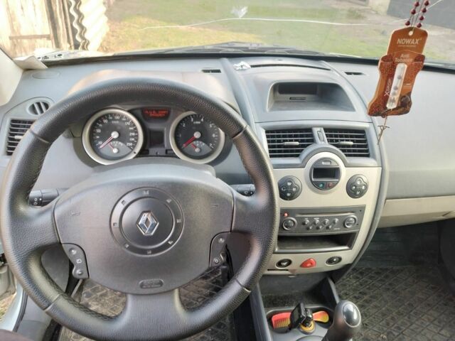 Серый Рено Меган, объемом двигателя 1.6 л и пробегом 235 тыс. км за 3844 $, фото 2 на Automoto.ua