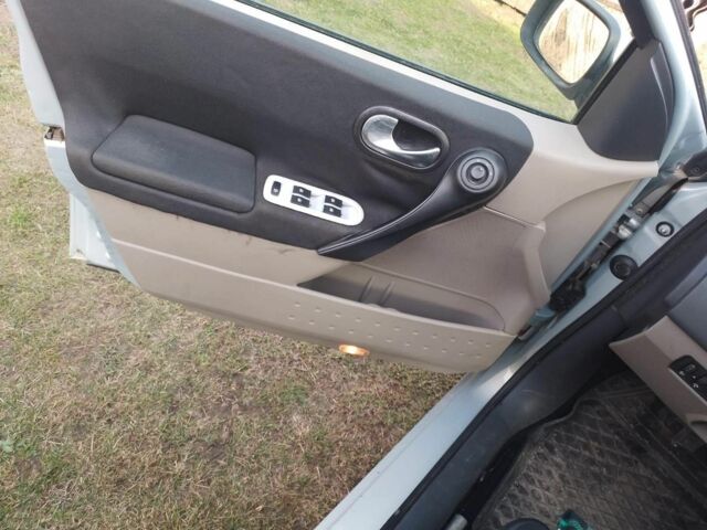 Серый Рено Меган, объемом двигателя 1.6 л и пробегом 235 тыс. км за 3844 $, фото 9 на Automoto.ua