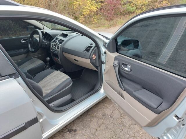 Серый Рено Меган, объемом двигателя 1.9 л и пробегом 240 тыс. км за 4000 $, фото 15 на Automoto.ua