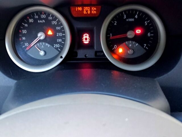 Серый Рено Меган, объемом двигателя 1.6 л и пробегом 190 тыс. км за 4000 $, фото 5 на Automoto.ua