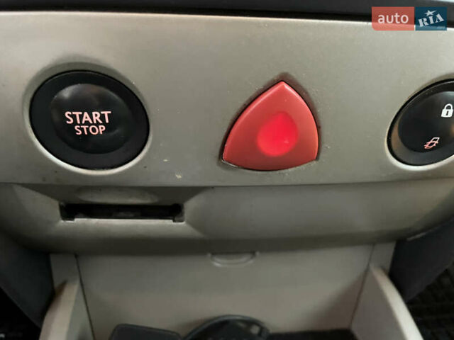 Сірий Рено Меган, об'ємом двигуна 1.6 л та пробігом 210 тис. км за 4555 $, фото 43 на Automoto.ua