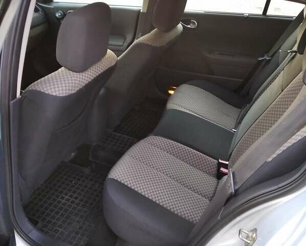 Серый Рено Меган, объемом двигателя 1.5 л и пробегом 385 тыс. км за 3500 $, фото 7 на Automoto.ua