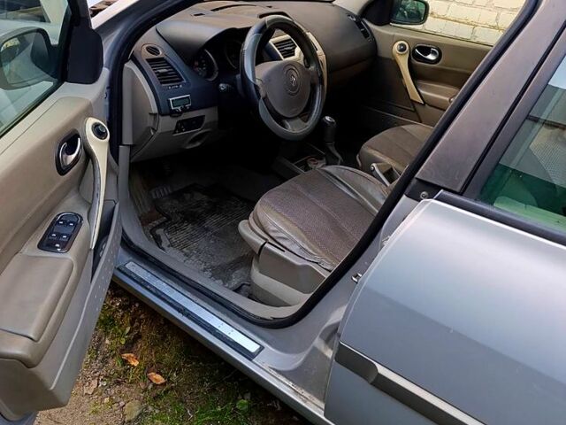 Серый Рено Меган, объемом двигателя 1.6 л и пробегом 190 тыс. км за 4000 $, фото 2 на Automoto.ua