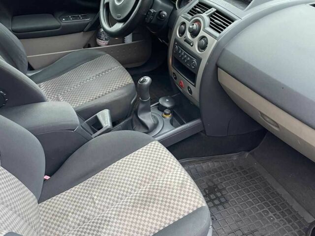 Серый Рено Меган, объемом двигателя 1.4 л и пробегом 204 тыс. км за 3750 $, фото 11 на Automoto.ua