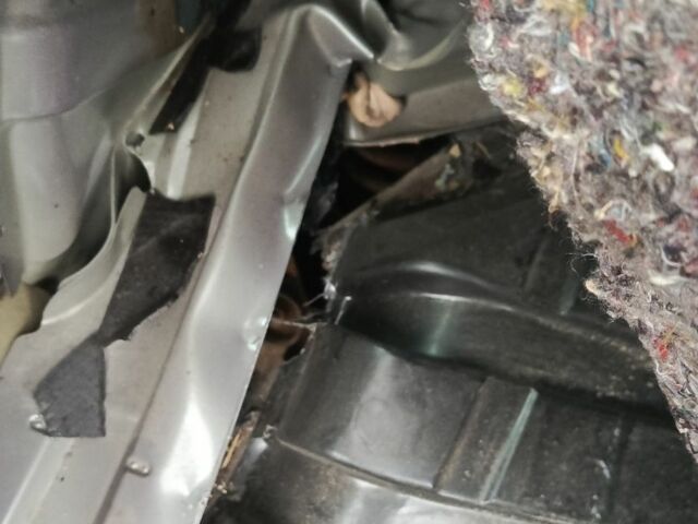 Сірий Рено Меган, об'ємом двигуна 1.6 л та пробігом 307 тис. км за 1800 $, фото 11 на Automoto.ua