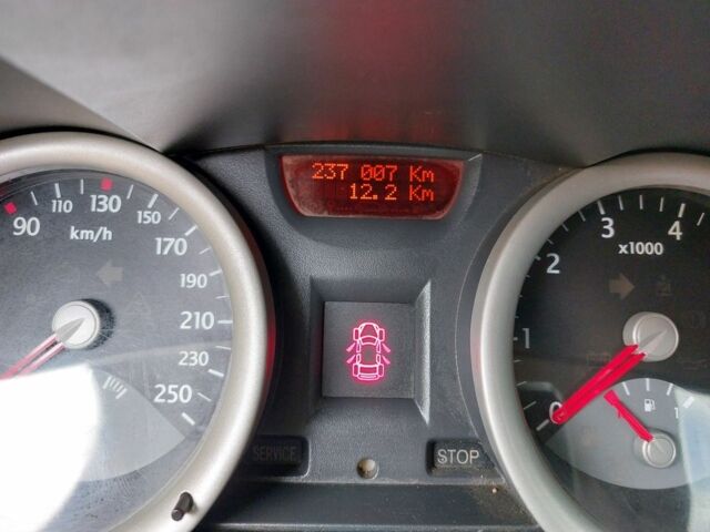 Серый Рено Меган, объемом двигателя 1.9 л и пробегом 240 тыс. км за 4000 $, фото 21 на Automoto.ua