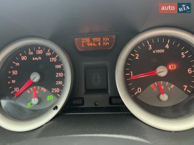 Серый Рено Меган, объемом двигателя 1.9 л и пробегом 238 тыс. км за 4800 $, фото 10 на Automoto.ua