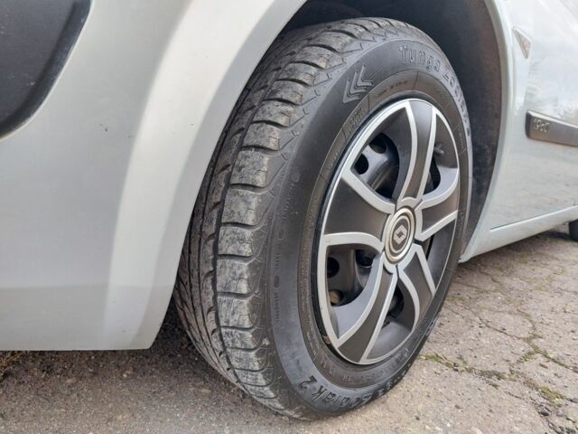 Серый Рено Меган, объемом двигателя 1.9 л и пробегом 240 тыс. км за 4000 $, фото 7 на Automoto.ua