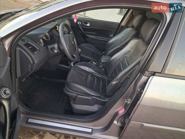 Серый Рено Меган, объемом двигателя 1.6 л и пробегом 293 тыс. км за 4300 $, фото 14 на Automoto.ua