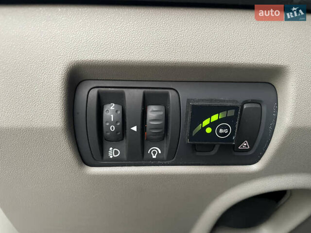 Сірий Рено Меган, об'ємом двигуна 1.6 л та пробігом 210 тис. км за 4555 $, фото 35 на Automoto.ua