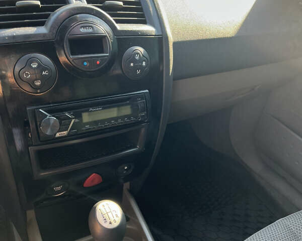 Серый Рено Меган, объемом двигателя 1.87 л и пробегом 122 тыс. км за 4150 $, фото 9 на Automoto.ua