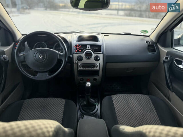Сірий Рено Меган, об'ємом двигуна 1.6 л та пробігом 170 тис. км за 4200 $, фото 8 на Automoto.ua