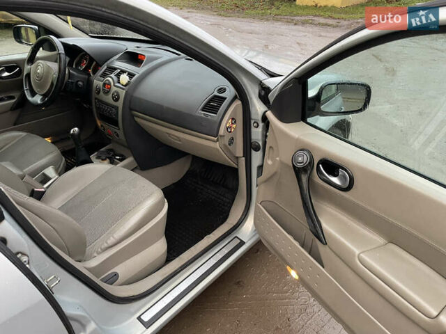 Сірий Рено Меган, об'ємом двигуна 1.6 л та пробігом 210 тис. км за 4555 $, фото 46 на Automoto.ua