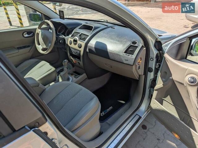 Серый Рено Меган, объемом двигателя 2 л и пробегом 112 тыс. км за 4000 $, фото 12 на Automoto.ua