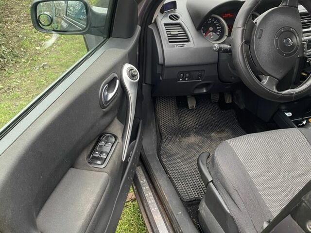 Серый Рено Меган, объемом двигателя 0 л и пробегом 200 тыс. км за 5200 $, фото 5 на Automoto.ua