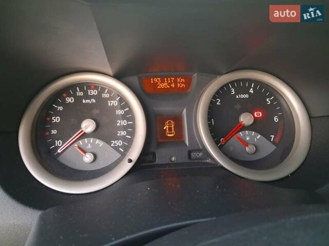 Серый Рено Меган, объемом двигателя 1.6 л и пробегом 293 тыс. км за 4300 $, фото 15 на Automoto.ua