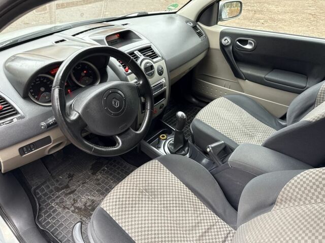 Сірий Рено Меган, об'ємом двигуна 1.6 л та пробігом 200 тис. км за 4300 $, фото 10 на Automoto.ua