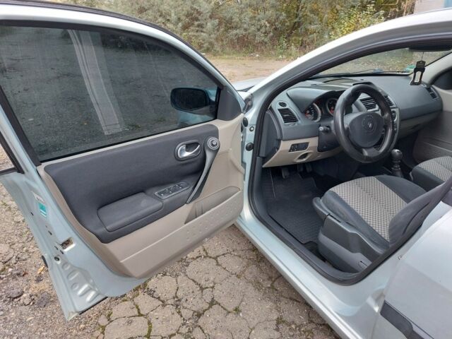 Серый Рено Меган, объемом двигателя 1.9 л и пробегом 240 тыс. км за 4000 $, фото 19 на Automoto.ua