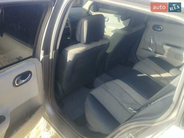 Сірий Рено Меган, об'ємом двигуна 1.5 л та пробігом 300 тис. км за 4000 $, фото 4 на Automoto.ua