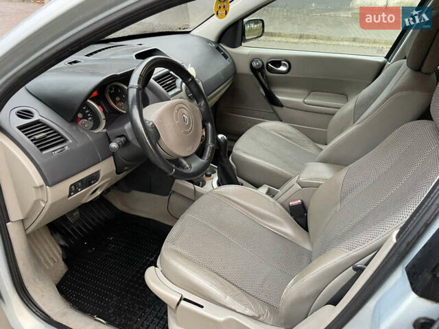 Сірий Рено Меган, об'ємом двигуна 1.6 л та пробігом 210 тис. км за 4555 $, фото 33 на Automoto.ua