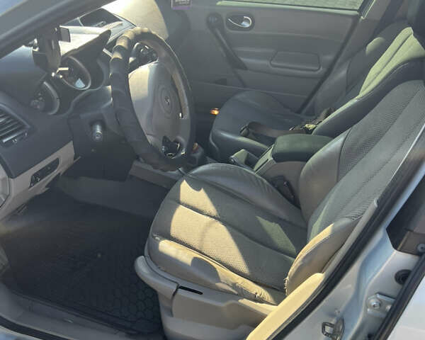 Серый Рено Меган, объемом двигателя 1.87 л и пробегом 122 тыс. км за 4150 $, фото 11 на Automoto.ua