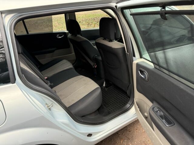 Сірий Рено Меган, об'ємом двигуна 1.6 л та пробігом 200 тис. км за 4300 $, фото 13 на Automoto.ua