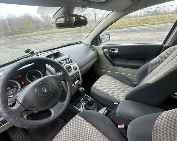 Серый Рено Меган, объемом двигателя 2 л и пробегом 263 тыс. км за 4500 $, фото 10 на Automoto.ua