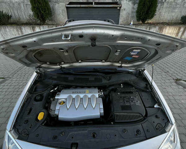 Рено Меган 2004 в Тернополе на Automoto.ua Серый Рено Меган, объемом двигателя 1.6 л и пробегом 194 тыс. км за 4900 $, фото 35 на Automoto.ua