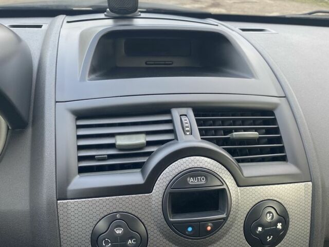 Серый Рено Меган, объемом двигателя 1.6 л и пробегом 272 тыс. км за 4700 $, фото 10 на Automoto.ua