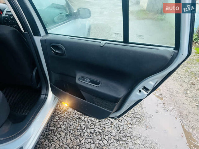 Серый Рено Меган, объемом двигателя 1.39 л и пробегом 207 тыс. км за 4600 $, фото 38 на Automoto.ua