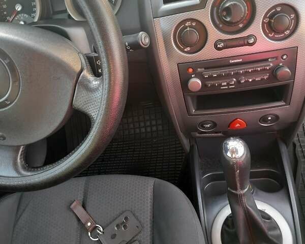 Серый Рено Меган, объемом двигателя 1.6 л и пробегом 240 тыс. км за 4650 $, фото 16 на Automoto.ua