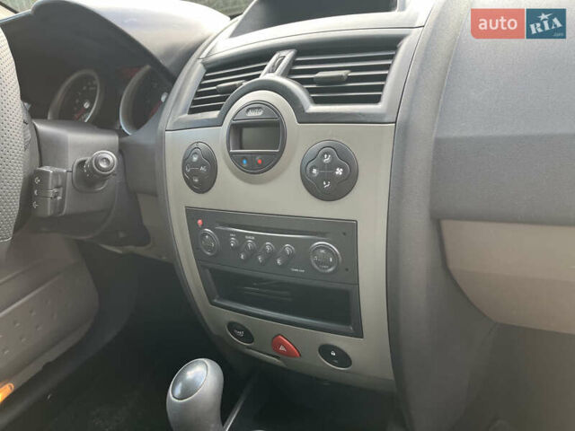 Сірий Рено Меган, об'ємом двигуна 1.6 л та пробігом 213 тис. км за 4200 $, фото 28 на Automoto.ua