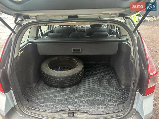 Серый Рено Меган, объемом двигателя 2 л и пробегом 309 тыс. км за 4300 $, фото 18 на Automoto.ua