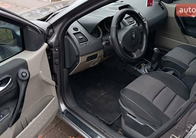 Серый Рено Меган, объемом двигателя 1.46 л и пробегом 407 тыс. км за 3999 $, фото 16 на Automoto.ua