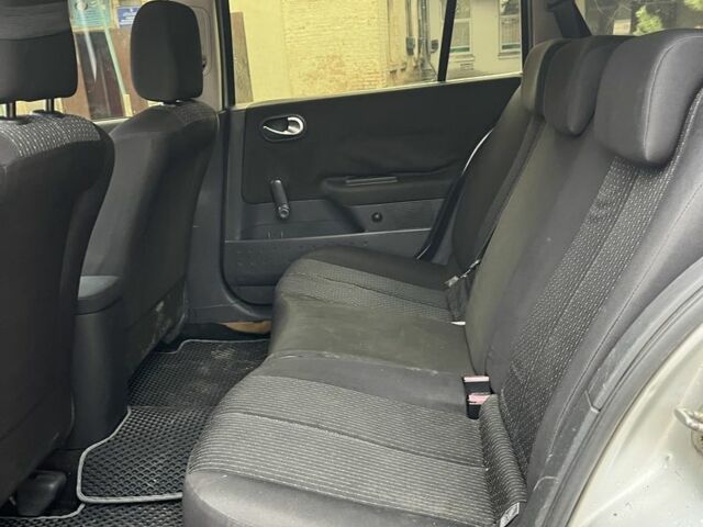 Сірий Рено Меган, об'ємом двигуна 1.5 л та пробігом 403 тис. км за 3600 $, фото 4 на Automoto.ua