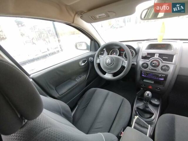 Рено Меган 2004 у Первомайськ на Automoto.ua Сірий Рено Меган, об'ємом двигуна 1.6 л та пробігом 233 тис. км за 4500 $, фото 26 на Automoto.ua